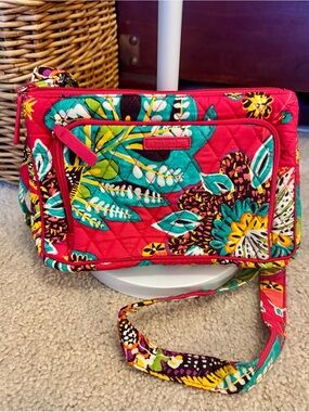 Vera Bradley Triple Zip Hipster Crossbody Bag Red & Green